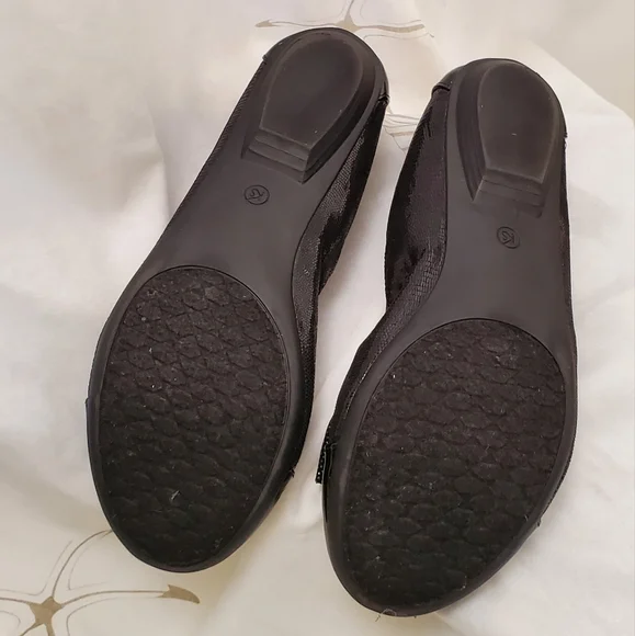 Shoes size 9.5 - Picture 9 of 11